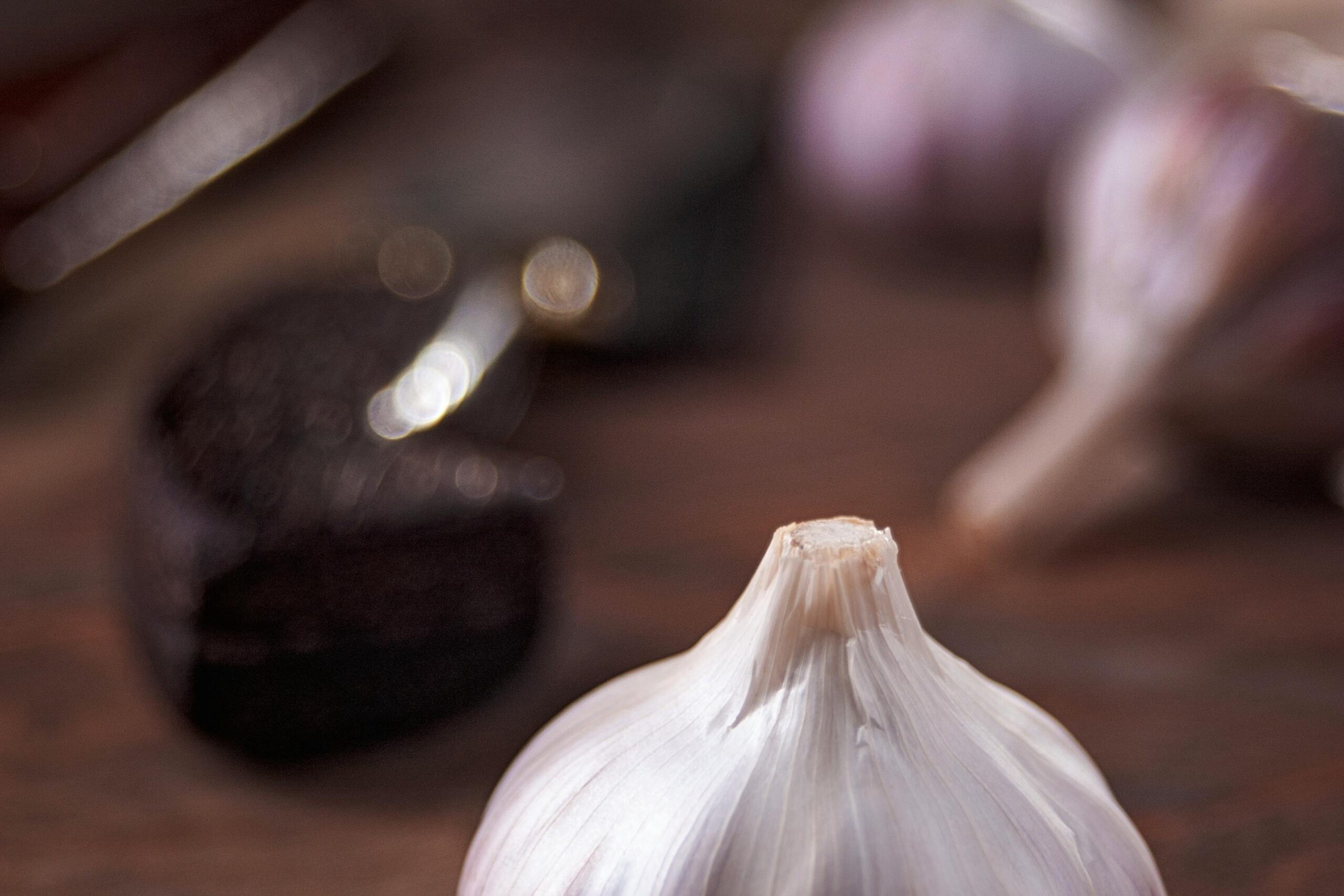 How to Peel Garlic Easily – Quick Hacks for Peeling Garlic Without the Mess